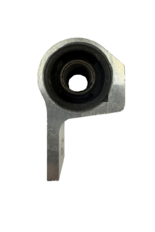 نمای نزدیک لاستیک داخلی و بوش فلزی طبق جناقی اچ سی کراس ایساکو