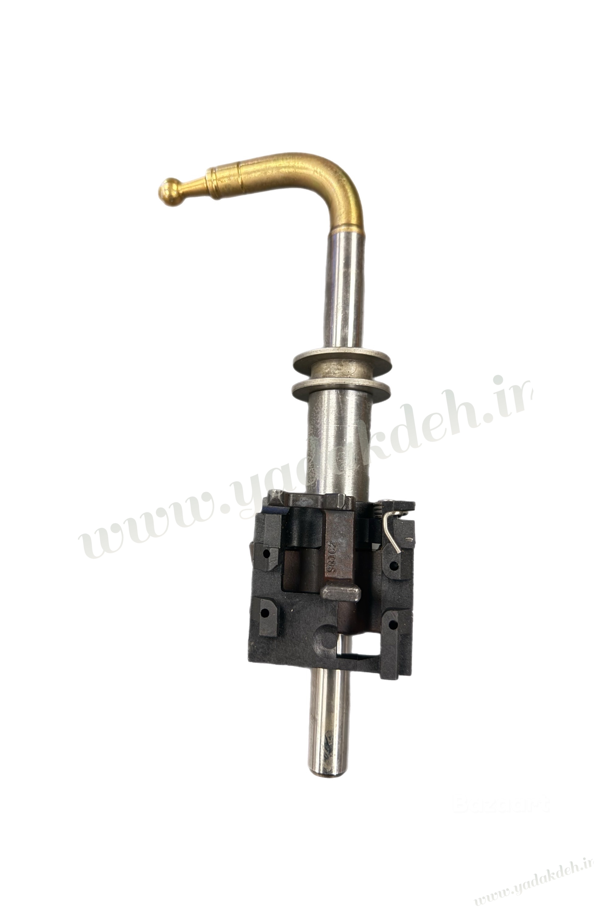 شفت تعویض دنده رانا و دنا MT6 ایساکو اصلی در کنار جعبه شرکتی - مجموعه محور و انگشتی تعویض دنده.